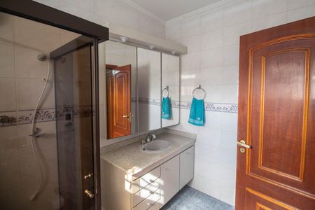 Casa à venda com 290m², 3 quartos e 6 vagas Casa à venda com 290m², 3 quartos e 6 vagasBanheiro da Suíte 2