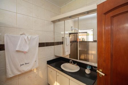 Casa à venda com 290m², 3 quartos e 6 vagas Casa à venda com 290m², 3 quartos e 6 vagasBanheiro da Suíte 1