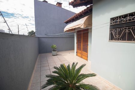 Casa à venda com 290m², 3 quartos e 6 vagas Casa à venda com 290m², 3 quartos e 6 vagasQuintal