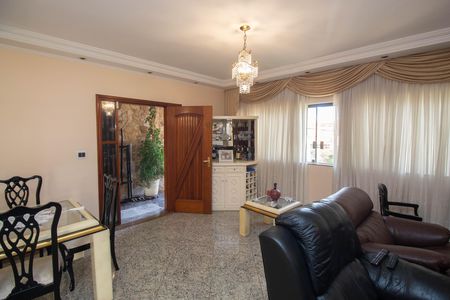 Casa à venda com 290m², 3 quartos e 6 vagas Casa à venda com 290m², 3 quartos e 6 vagasSala