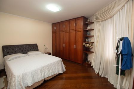 Casa à venda com 290m², 3 quartos e 6 vagas Casa à venda com 290m², 3 quartos e 6 vagasSuíte 3