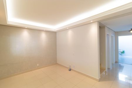 Casa de condomínio à venda com 138m², 3 quartos e 2 vagas Casa de condomínio à venda com 138m², 3 quartos e 2 vagasSala