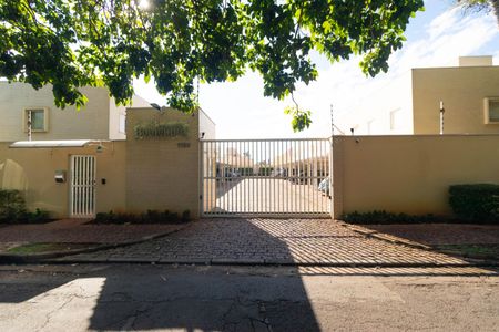 Casa de condomínio à venda com 138m², 3 quartos e 2 vagas Casa de condomínio à venda com 138m², 3 quartos e 2 vagasFachada do Condominio