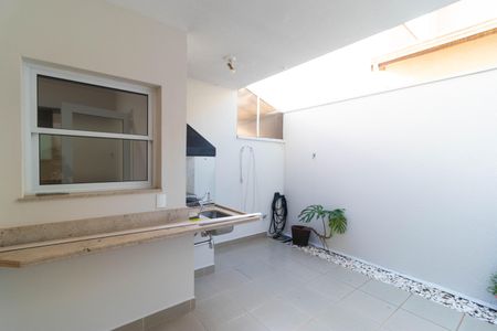 Casa de condomínio à venda com 138m², 3 quartos e 2 vagas Casa de condomínio à venda com 138m², 3 quartos e 2 vagasVaranda com Churrasqueira