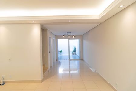 Casa de condomínio à venda com 138m², 3 quartos e 2 vagas Casa de condomínio à venda com 138m², 3 quartos e 2 vagasSala