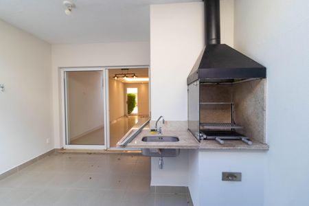 Casa de condomínio à venda com 138m², 3 quartos e 2 vagas Casa de condomínio à venda com 138m², 3 quartos e 2 vagasVaranda com Churrasqueira