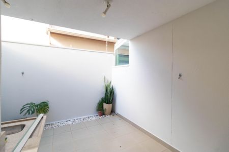 Casa de condomínio à venda com 138m², 3 quartos e 2 vagas Casa de condomínio à venda com 138m², 3 quartos e 2 vagasVaranda com Churrasqueira