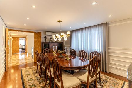 Apartamento à venda com 240m², 3 quartos e 3 vagas Apartamento à venda com 240m², 3 quartos e 3 vagasSala de Jantar