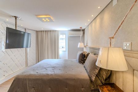 Apartamento à venda com 240m², 3 quartos e 3 vagas Apartamento à venda com 240m², 3 quartos e 3 vagasSuíte