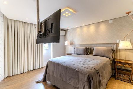 Apartamento à venda com 240m², 3 quartos e 3 vagas Apartamento à venda com 240m², 3 quartos e 3 vagasSuíte