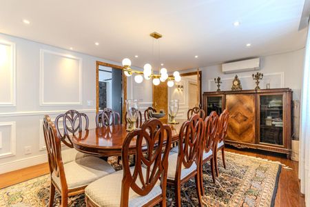 Apartamento à venda com 240m², 3 quartos e 3 vagas Apartamento à venda com 240m², 3 quartos e 3 vagasSala de Jantar