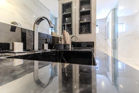 Apartamento à venda com 240m², 3 quartos e 3 vagas Apartamento à venda com 240m², 3 quartos e 3 vagasBanheiro Social