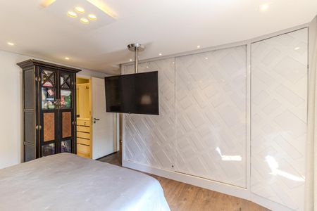 Apartamento à venda com 240m², 3 quartos e 3 vagas Apartamento à venda com 240m², 3 quartos e 3 vagasSuíte