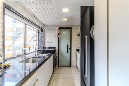 Apartamento à venda com 240m², 3 quartos e 3 vagas Apartamento à venda com 240m², 3 quartos e 3 vagasÁrea de Serviço