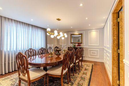 Apartamento à venda com 240m², 3 quartos e 3 vagas Apartamento à venda com 240m², 3 quartos e 3 vagasSala de Jantar