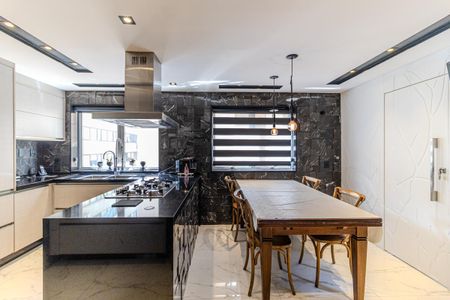 Apartamento à venda com 240m², 3 quartos e 3 vagas Apartamento à venda com 240m², 3 quartos e 3 vagasCozinha