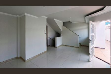Sala de casa à venda com 3 quartos, 168m² em Pompéia, Belo Horizonte