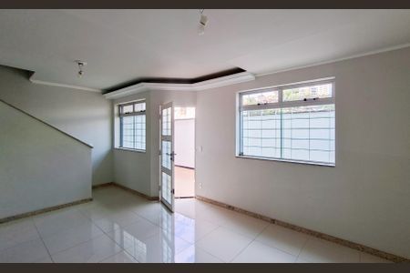 Sala de casa à venda com 3 quartos, 168m² em Pompéia, Belo Horizonte