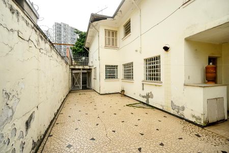 Casa à venda com 251m², 3 quartos e 5 vagas Casa à venda com 251m², 3 quartos e 5 vagasQuintal