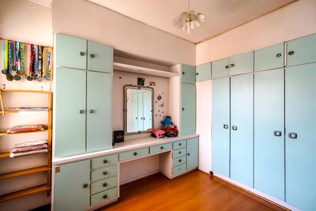 Casa à venda com 251m², 3 quartos e 5 vagas Casa à venda com 251m², 3 quartos e 5 vagasQuarto 02