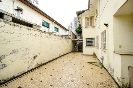 Casa à venda com 251m², 3 quartos e 5 vagas Casa à venda com 251m², 3 quartos e 5 vagasQuintal