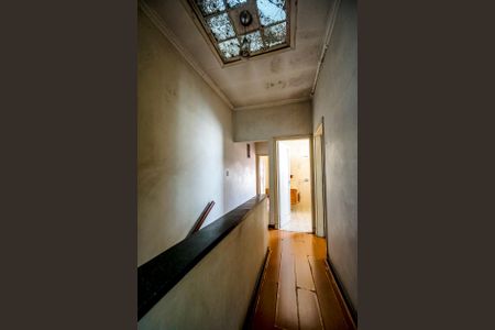 Casa à venda com 251m², 3 quartos e 5 vagas Casa à venda com 251m², 3 quartos e 5 vagasCorredor dos quartos