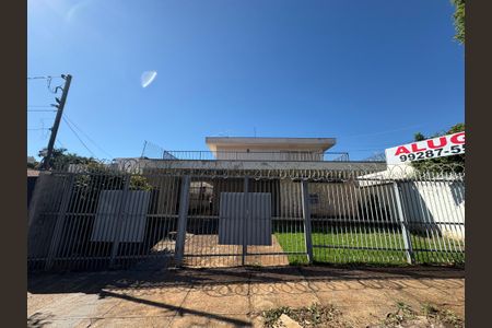 Casa para alugar com 660m², 7 quartos e 4 vagas Casa para alugar com 660m², 7 quartos e 4 vagasFachada