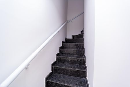 Escada de casa à venda com 3 quartos, 109m² em Vila Nhocuné, São Paulo