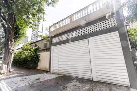 Casa para alugar com 300m², 3 quartos e 4 vagas Casa para alugar com 300m², 3 quartos e 4 vagasFachada
