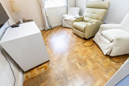 Casa para alugar com 300m², 3 quartos e 4 vagas Casa para alugar com 300m², 3 quartos e 4 vagasQuarto