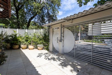 Casa para alugar com 300m², 3 quartos e 4 vagas Casa para alugar com 300m², 3 quartos e 4 vagasQuintal