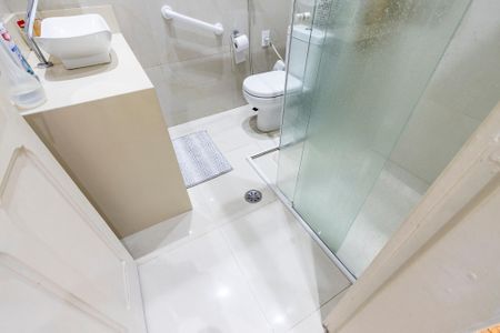 Casa para alugar com 300m², 3 quartos e 4 vagas Casa para alugar com 300m², 3 quartos e 4 vagasBanheiro da Suíte 2