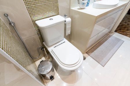 Casa para alugar com 300m², 3 quartos e 4 vagas Casa para alugar com 300m², 3 quartos e 4 vagasBanheiro da Suíte 1