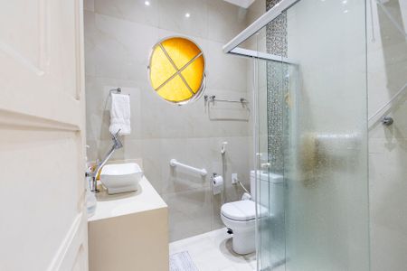 Casa para alugar com 300m², 3 quartos e 4 vagas Casa para alugar com 300m², 3 quartos e 4 vagasBanheiro da Suíte 2