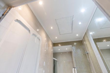 Casa para alugar com 300m², 3 quartos e 4 vagas Casa para alugar com 300m², 3 quartos e 4 vagasBanheiro da Suíte 1