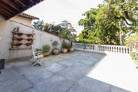 Casa para alugar com 300m², 3 quartos e 4 vagas Casa para alugar com 300m², 3 quartos e 4 vagasÁrea Externa