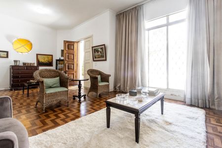 Casa para alugar com 300m², 3 quartos e 4 vagas Casa para alugar com 300m², 3 quartos e 4 vagasSala