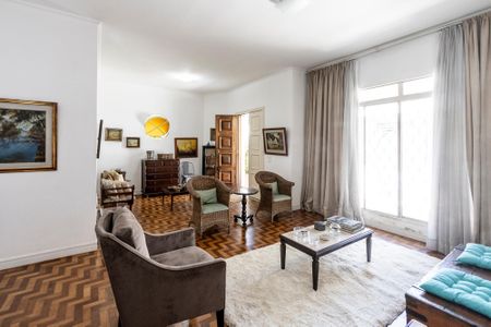 Casa para alugar com 300m², 3 quartos e 4 vagas Casa para alugar com 300m², 3 quartos e 4 vagasSala