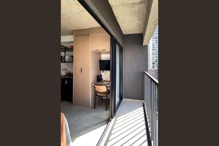 Studio para alugar com 20m², 1 quarto e 1 vaga Studio para alugar com 20m², 1 quarto e 1 vagaVaranda