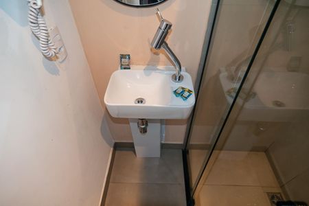 Studio para alugar com 20m², 1 quarto e 1 vaga Studio para alugar com 20m², 1 quarto e 1 vagaBanheiro