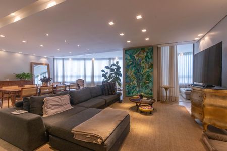 Apartamento à venda com 244m², 4 quartos e 4 vagas Apartamento à venda com 244m², 4 quartos e 4 vagasSala