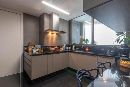 Apartamento à venda com 244m², 4 quartos e 4 vagas Apartamento à venda com 244m², 4 quartos e 4 vagasCozinha