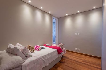 Apartamento à venda com 244m², 4 quartos e 4 vagas Apartamento à venda com 244m², 4 quartos e 4 vagasSuíte 2