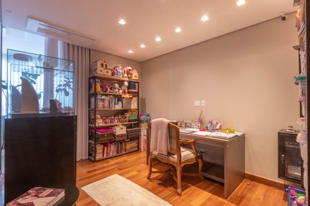 Apartamento à venda com 244m², 4 quartos e 4 vagas Apartamento à venda com 244m², 4 quartos e 4 vagasSuíte 3