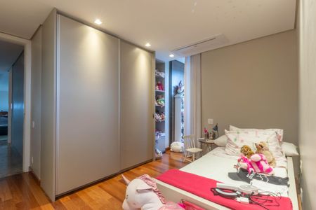 Apartamento à venda com 244m², 4 quartos e 4 vagas Apartamento à venda com 244m², 4 quartos e 4 vagasSuíte 2