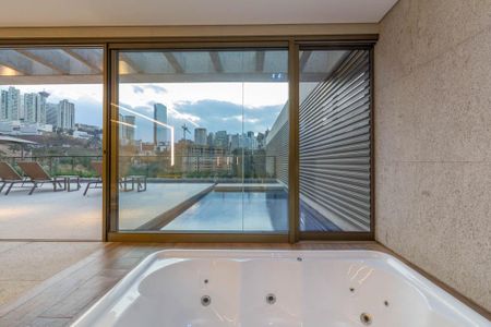 Apartamento à venda com 244m², 4 quartos e 4 vagas Apartamento à venda com 244m², 4 quartos e 4 vagasÁrea comum - Sauna