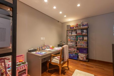 Apartamento à venda com 244m², 4 quartos e 4 vagas Apartamento à venda com 244m², 4 quartos e 4 vagasSuíte 3