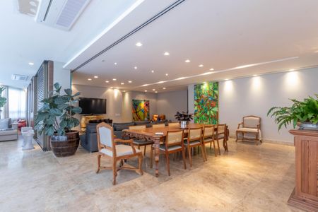 Apartamento à venda com 244m², 4 quartos e 4 vagas Apartamento à venda com 244m², 4 quartos e 4 vagasSala