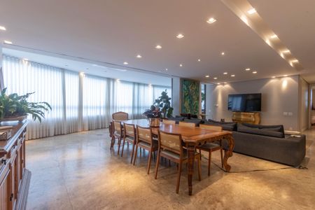 Apartamento à venda com 244m², 4 quartos e 4 vagas Apartamento à venda com 244m², 4 quartos e 4 vagasSala