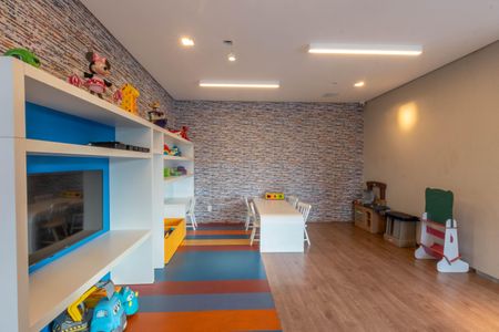 Apartamento à venda com 244m², 4 quartos e 4 vagas Apartamento à venda com 244m², 4 quartos e 4 vagasÁrea comum - Playground